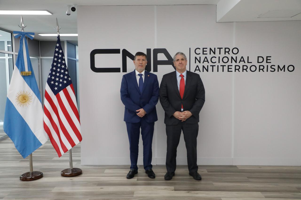 Imagen de Reunión entre el Secretario de Inteligencia de Estado, Cristian Auguadra, y el Subsecretario de Estado de los Estados Unidos