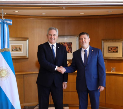 Imagen de Cristian Auguadra se reunió con el Canciller para fortalecer la protección de argentinos en el país y el exterior